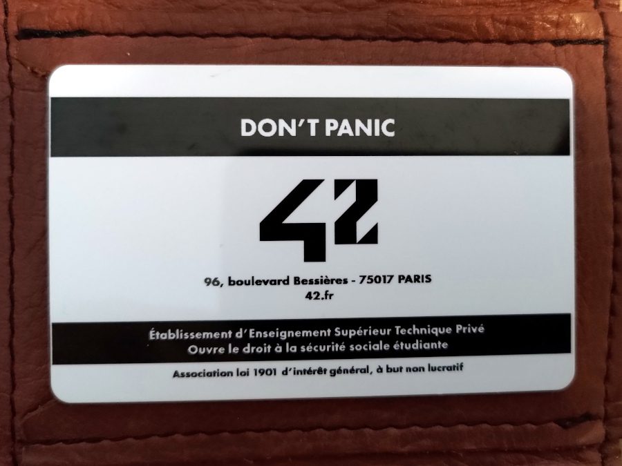 42 Paris school's key card. Each student and Piscine candidate has one to access the building. At the back, the message Don't panic is written.