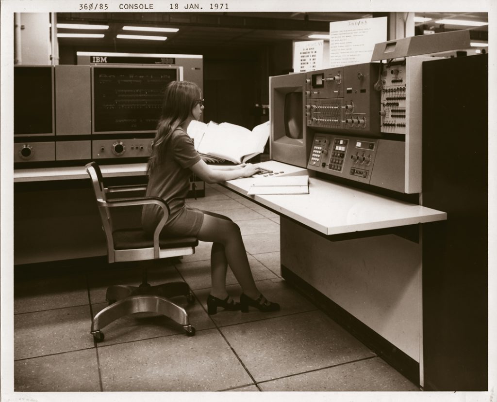 IBM 360/85 console of the NSA in 1971. This console is also called a terminal.